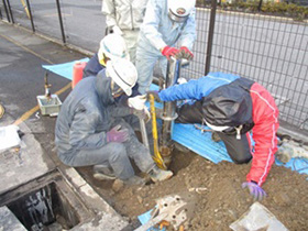 連結送水管　改修工事　作業中