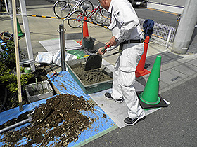 車路回転灯 交換中